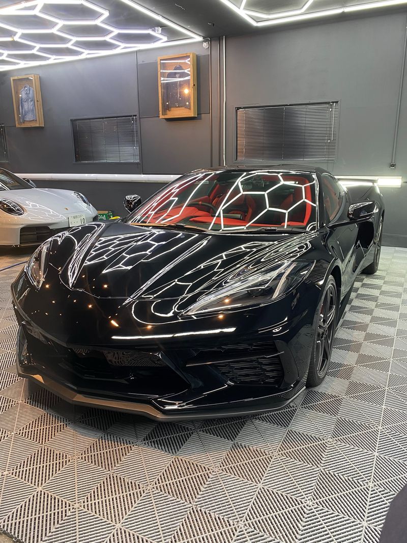 コルベット C8 スティングレイの施工（Instagram）